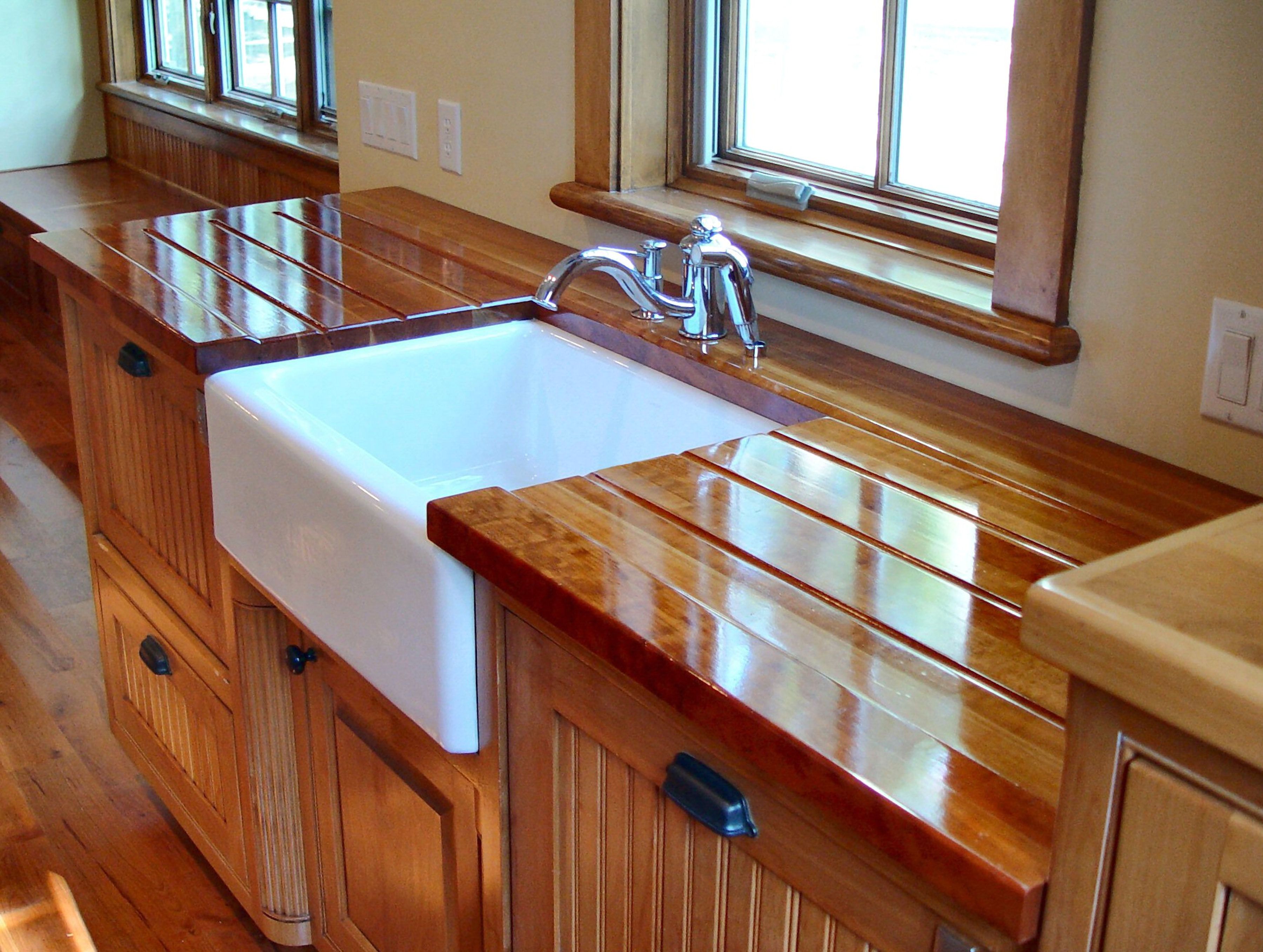 http://www.devoswoodworking.com/images/dcw/photo-gallery/wood-countertops/wood-countertops-cherry-photos/cherry-wood-countertops-img003.jpg