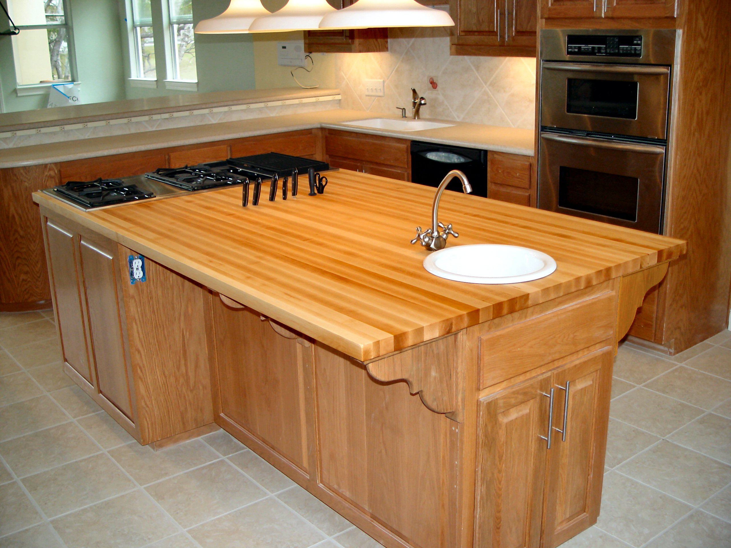 http://www.devoswoodworking.com/images/dcw/photo-gallery/wood-countertops/wood-countertops-hard-maple-photos/hard-maple-wood-countertops-img028.jpg