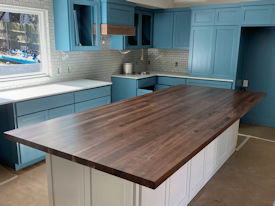http://www.devoswoodworking.com/images/dcw/photo-gallery/wood-countertops/wood-countertops-walnut-thumbs/walnut-wood-countertops-img156.jpg